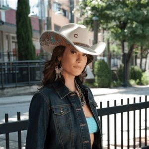 Charlie 1 Horse Cheyenne Hat in Bone